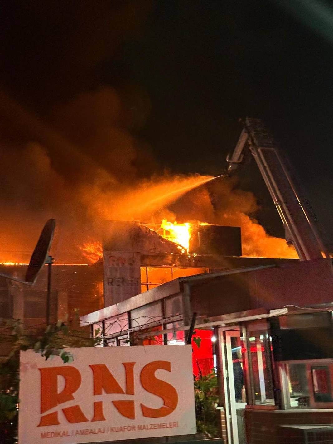 Sakarya’da kozmetik fabrikasında yangın - Resim: 39